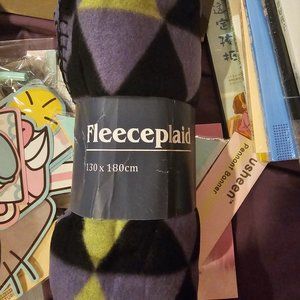 5 Fleece throws blanket